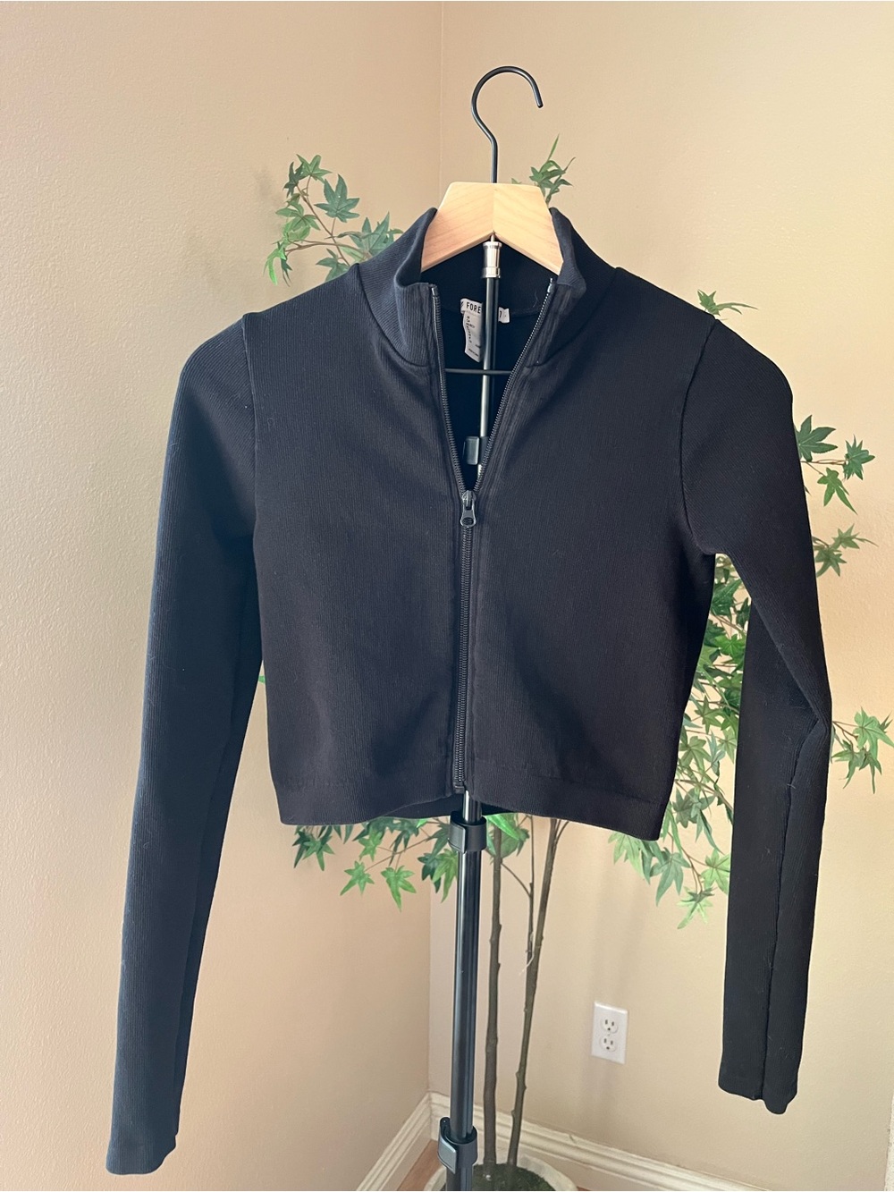 Forever 21 Black Ribbed Cropped Full-Zip Jacket M